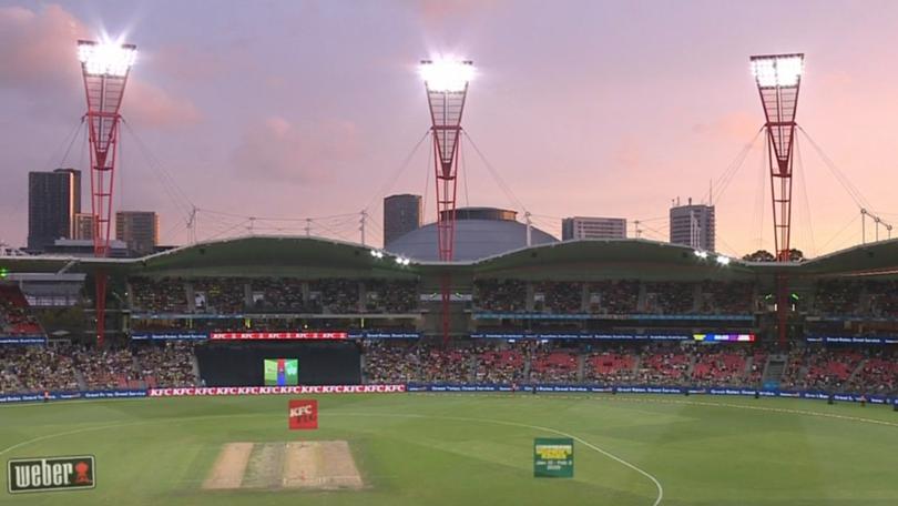 Play was halted in the Big Bash knockout final after lightning was spotted in the area.