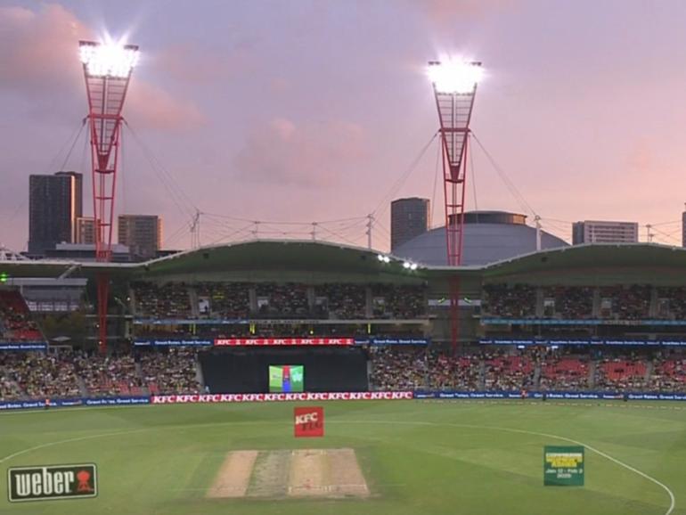 Play was halted in the Big Bash knockout final after lightning was spotted in the area.