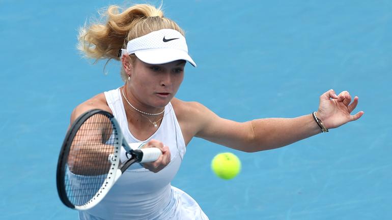 Australian teenage ace Emerson Jones is through to the junior semi-finals at Melbourne Park. 