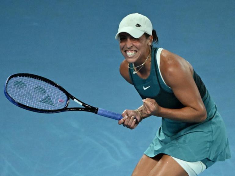 Madison Keys celebrates her shock victory over Iga Swiatek in their Australian Open semi-final. (James Ross/AAP PHOTOS)