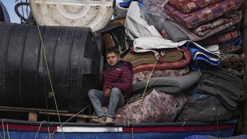 Thousands of Palestinians are waiting to return home to the northern part of the Gaza Strip. (AP PHOTO)
