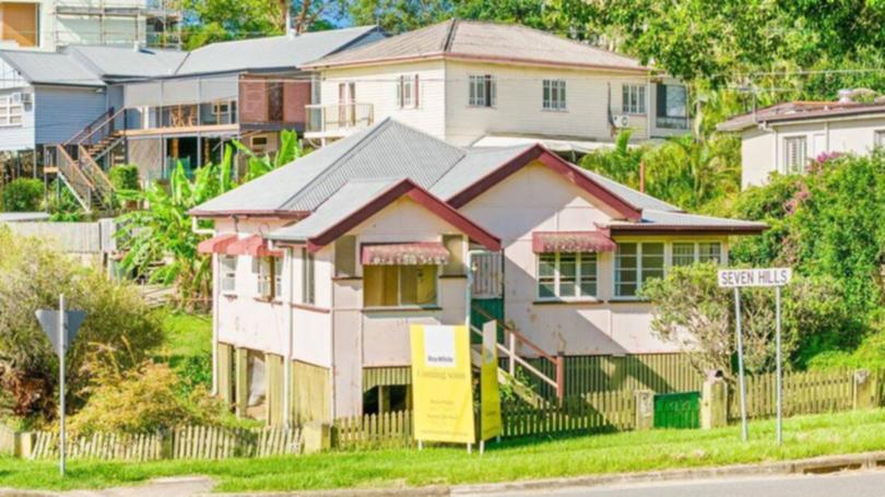222 Agnew Street, Seven Hills, Queensland.