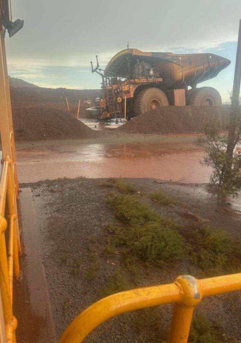 The dump truck struck by lightning