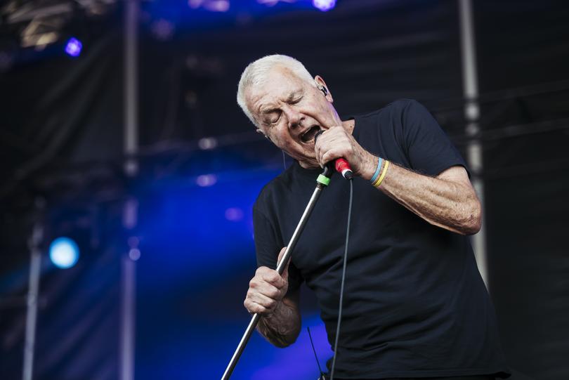 Aussie rocker Daryl Braithwaite has been forced to pull out of two gigs due to ill health. 