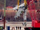 A large portion of the damaged plane fuselage is lifted from the Potomac River.