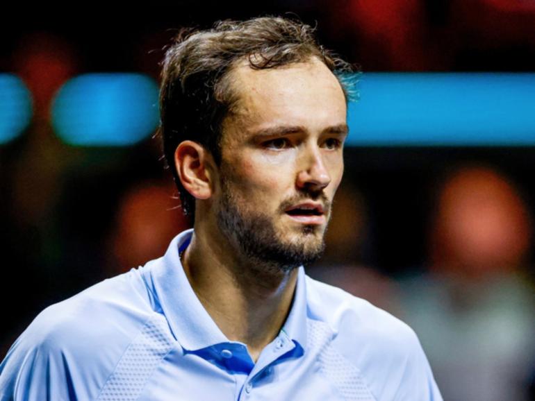 Daniil Medvedev has split with Gilles Simon.