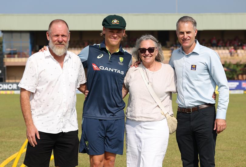 GALLE, SRI LANKA - FEBRUARY 06: Cooper Connolly of Australia poses with the baggy green and his parents Shane Connolly and Donna Connolly and former player Simon Katich after he was named as a debutant during day one of the Second Test match in the series between Sri Lanka and Australia at Galle International Stadium on February 06, 2025 in Galle, Sri Lanka. (Photo by Robert Cianflone/Getty Images)