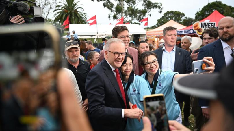 A senior Albanese government minister says the state by-election results won't change Labor's focus. (Dean Lewins/AAP PHOTOS)