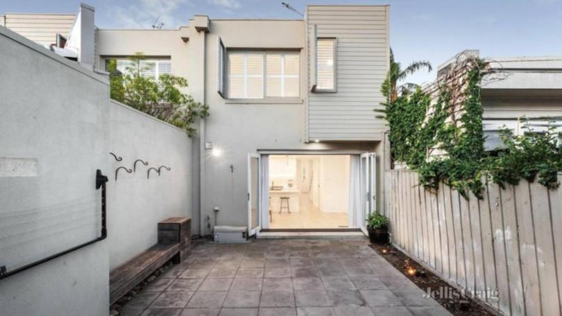 The townhouse has a rear courtyard. 