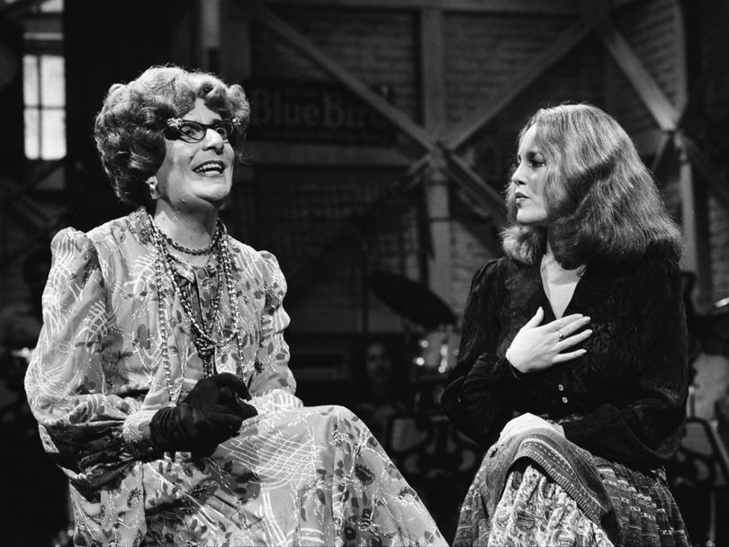 Australian Barry Humphries as Dame Edna Everage appeared on the show in 1977 alongside Madeline Kahn.