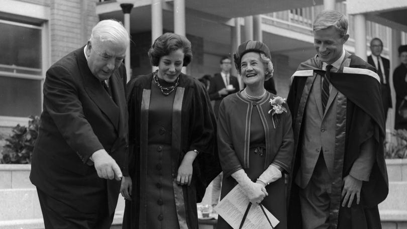 Sir Robert Menzies, Clare Booth, Dame Patti Menzies and Daryl Williams  enjoy a joke around the pool at the New Fortune Theatre. 