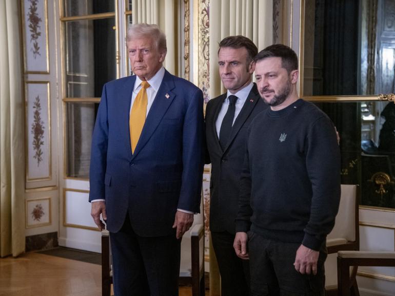 FILE — President-elect Donald Trump, left, President Emmanuel Macron of France, center,  and President Volodomy Zelenskyy, right, of Ukraine during a meeting at the Elysee Palace in Paris, Dec. 7, 2024. Through three years of wartime leadership, UkraineÕs president has mostly played weak hands wisely but his approach has fallen flat with the Trump administration. (James Hill/The New York Times)