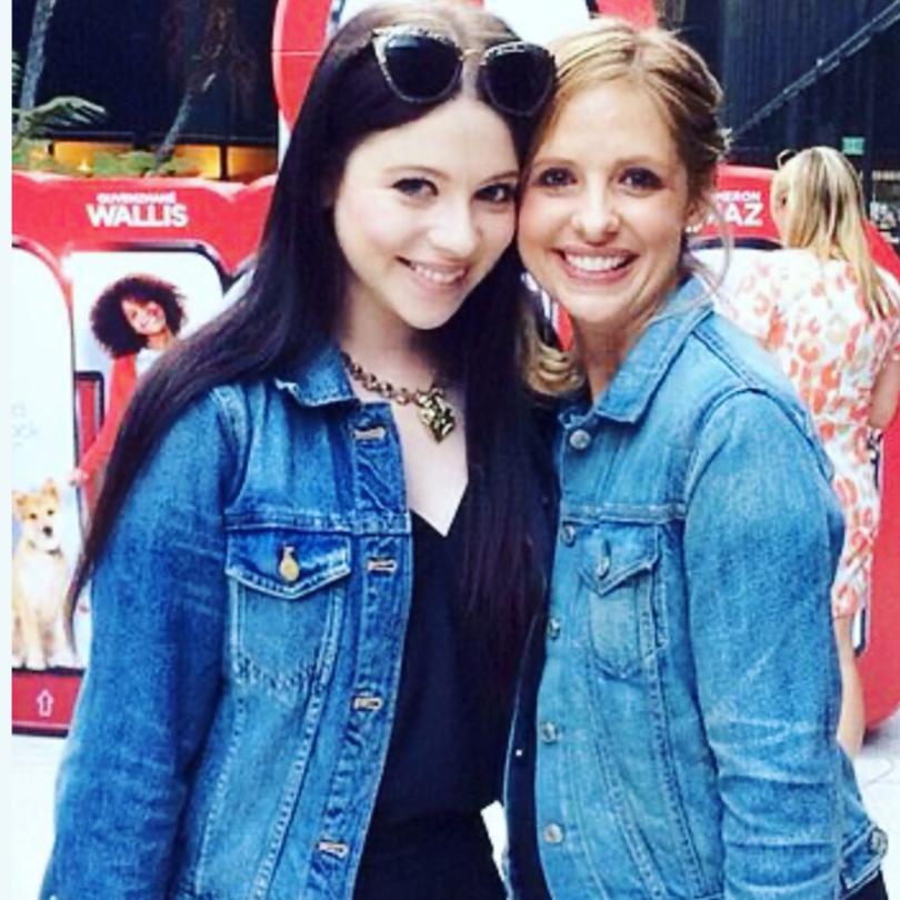 Michelle Trachtenberg with Sarah Michelle Gellar. 