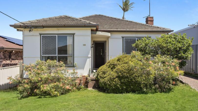 203 Wentworth St was hotly contested via an online auction.