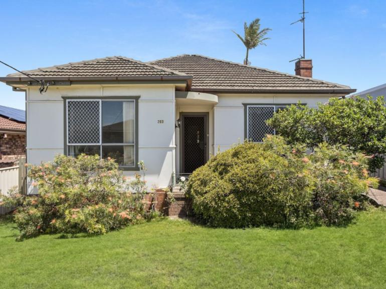 203 Wentworth St was hotly contested via an online auction.