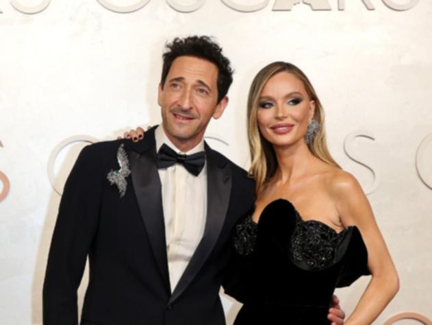 Actor Adrien Brody pilloried for throwing half-chewed gum to girlfriend before Best Actor Oscar acceptance speech  