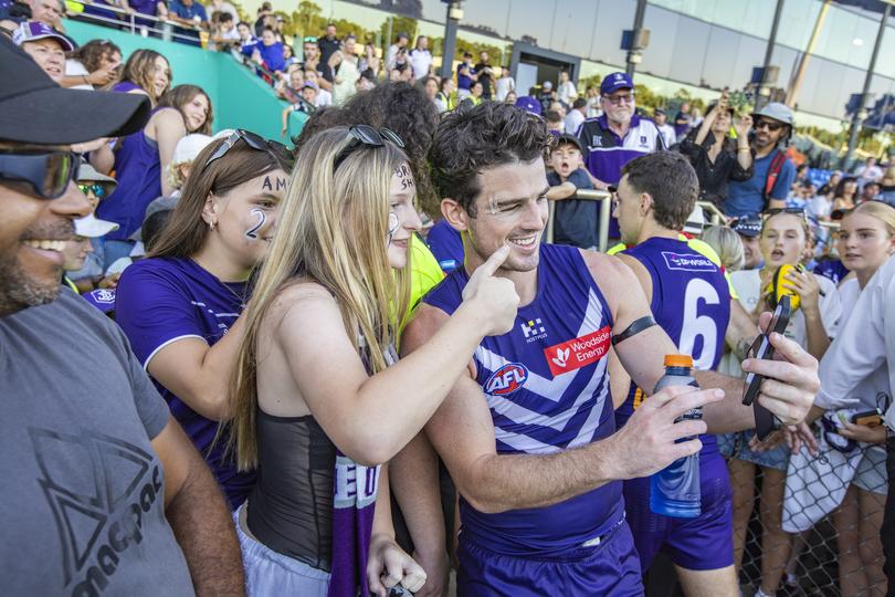 Brayshaw with a Freo fan after last weekend’s pre-season win.