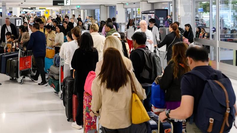 Bali's Airport Shutdown: Plane Landing Incident Causes Hours-Long Closure - News Directory 3