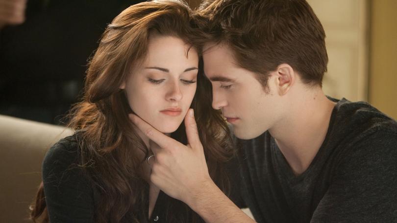 Kristen Stewart and Robert Pattinson starred together in The Twilight series of movies. 