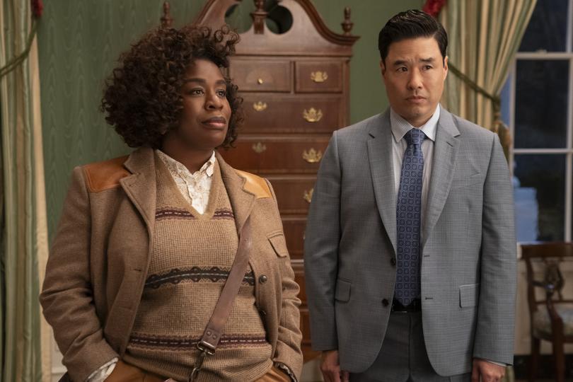 Uzo Aduba as Cordelia Cupp and Randall Park as FBI agent Edwin Park in The Residence.