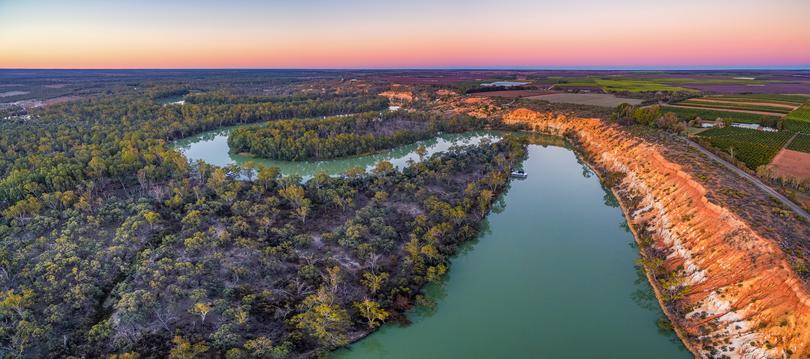 The eroding sandstone shores of Murray River at dusk. 