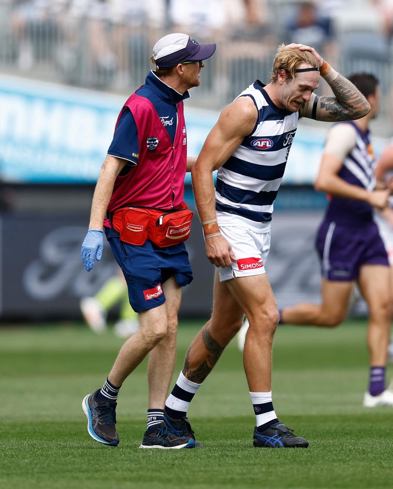 GEELONG, AUSTRALIA - MARCH 15: Tom Stewart of the Cats is seen with medical staff during the 2025 AFL Round 01 match between the Geelong Cats and the Fremantle Dockers at GMHBA Stadium on March 15, 2025 in Geelong, Australia. (Photo by Michael Willson/AFL Photos via Getty Images)