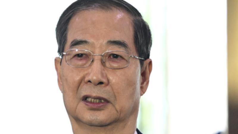 Prime Minister Han Duck-soo has been reinstated as South Korea's acting leader.