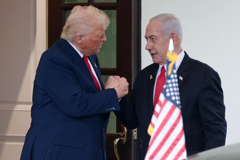U.S. President Donald Trump (L) bids farewell to Israeli Prime Minister Benjamin Netanyahu.