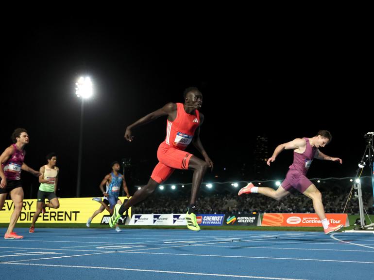 Lachlan Kennedy (R) beats Gout Gout to win the Peter Norman Men’s 200m Final.