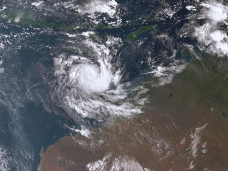 Tropical cyclone Errol is heading toward the Kimberley coast as a category four set to weaken before making landfall.