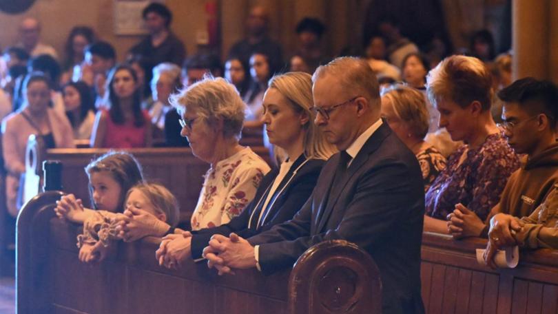 Anthony Albanese, with partner Jodie Haydon, took time to reflect before early voting begins. (Lukas Coch/AAP PHOTOS)