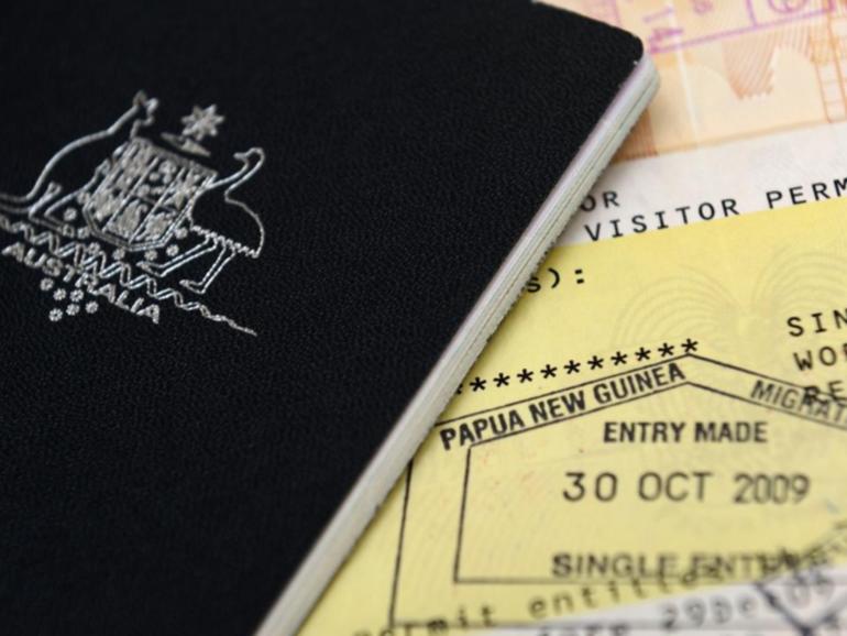 The coalition says it won't change the direct citizenship pathway for Kiwis living in Australia. (Dan Peled/AAP PHOTOS)