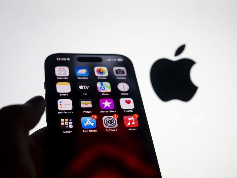 Apple warns users are ‘being watched’ online if they are using a browser other than Safari on iOS.
