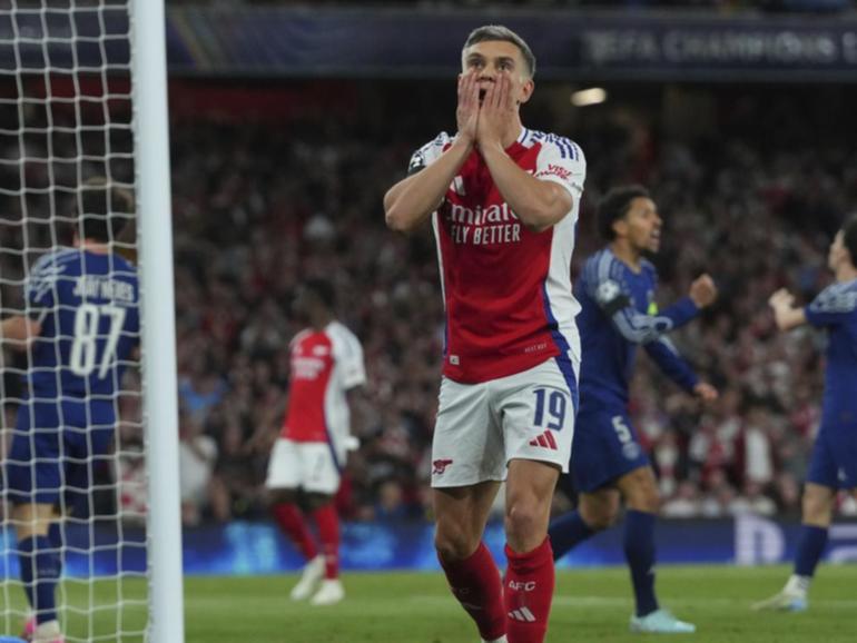After defeat in London, Arsenal must now win in Paris to reach another Champions League decider. (AP PHOTO)