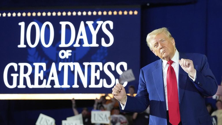 US President Donald Trump is marking 100 days in office at an event in the state of Michigan.