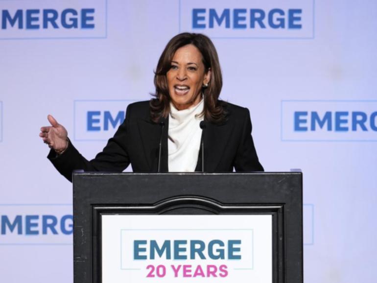 Former US vice president Kamala Harris says Donald Trump's politics benefit the rich.