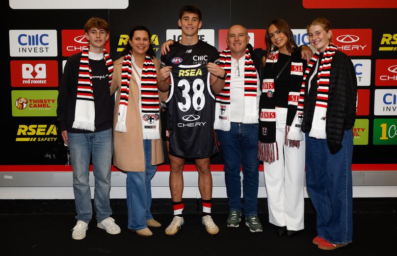 MELBOURNE, AUSTRALIA - MAY 02: Debutant, Hugh Boxshall of the Saints poses with family during the 2025 AFL Round 08 match between the St Kilda Saints and the Fremantle Dockers at Marvel Stadium on May 2, 2025 in Melbourne, Australia. (Photo by Michael Willson/AFL Photos via Getty Images)