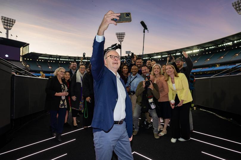 Anthony Albanese took a selfie with journalists at the MCG.
