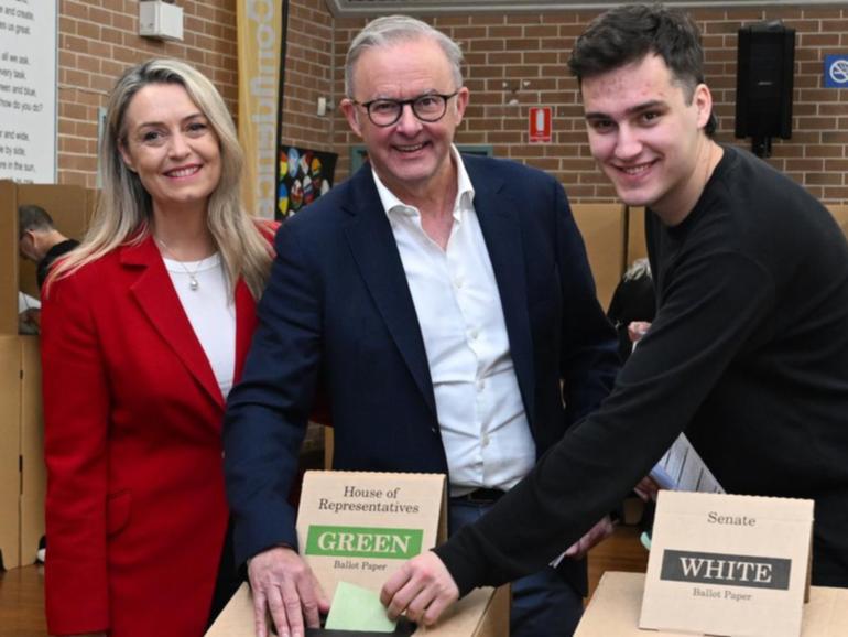 Anthony Albanese and his son Nathan cast their votes on home turf at a Sydney primary school. (Lukas Coch/AAP PHOTOS)