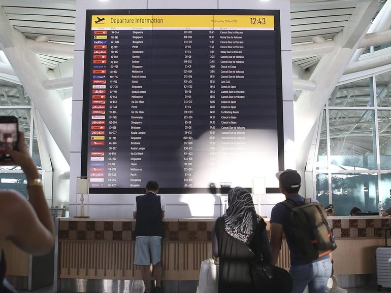 A power outage in Bali has resulted in long lines at airport check-in counters.