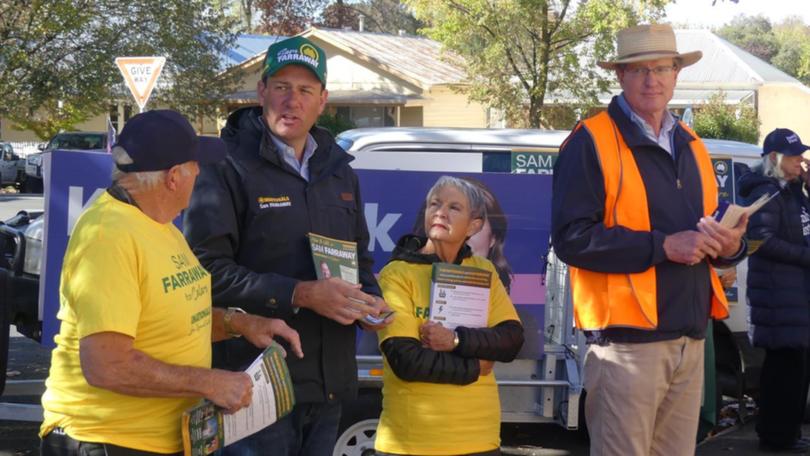 Nationals' candidate Sam Farraway (L) and Independent MP Andrew Gee fought a tight race in Calare.