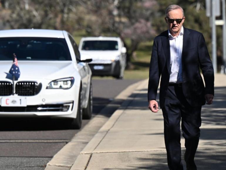 Anthony Albanese is in no hurry to announce his new ministry. (Lukas Coch/AAP PHOTOS)