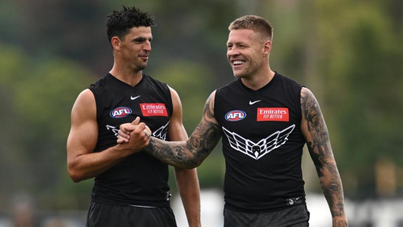 Scott Pendlebury (L) and Jordan De Goey (R) are two big absentees for Collingwood against Freo. (Joel Carrett/AAP PHOTOS)