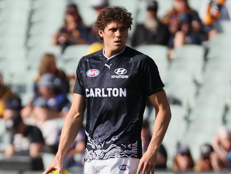 A training mishap won’t stop Charlie Curnow from facing St Kilda, says Carlton’s coach. 