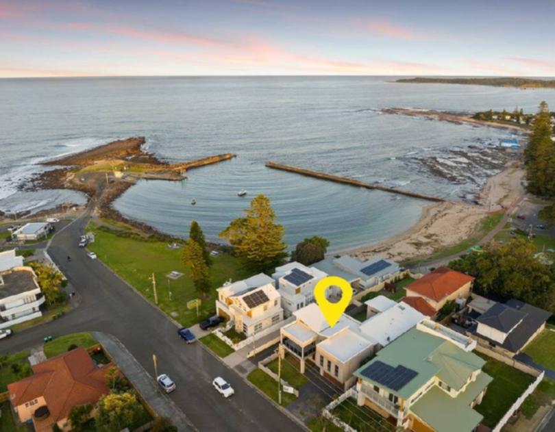 3 Towns Street, Shellharbour has changed hands.