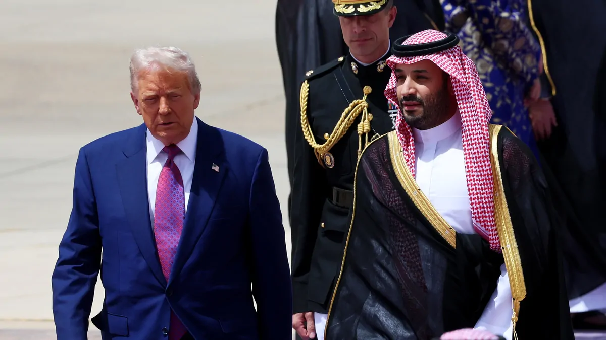 Donald Trump arrives in Saudi Arabia looking for economic deals | The ...