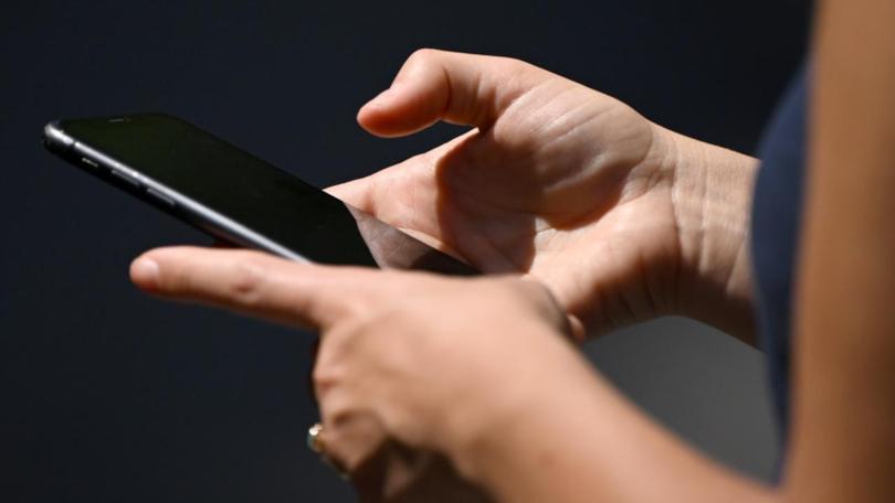 Telcos have seen an enormous rise in complaints over financial hardship. (Joel Carrett/AAP PHOTOS)