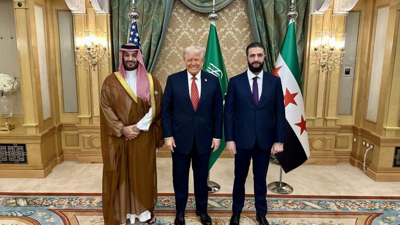 Donald Trump (C) meets with new Syrian Leader Ahmed al-Sharaa (R) and Saudi Crown Prince Mohammed bin Salman (L)