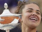 Jasmine Paolini is all smiles after becoming the first home winner of the Italian Open in 40 years. (AP PHOTO)