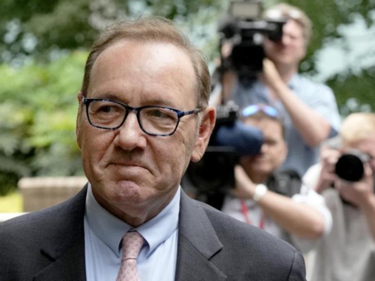Scandal-plagued actor Kevin Spacey will receive a lifetime achievement award at the Cannes Film Festival. 